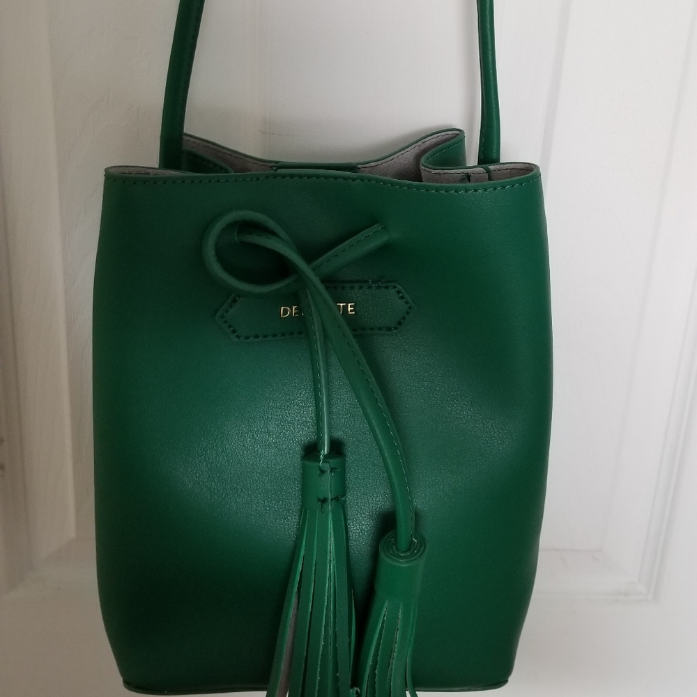 Medium bucket shoulder bag